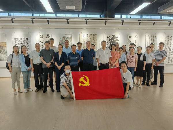淮糧集團、市糧食和物資儲備局聯(lián)合開展“弘揚清風(fēng)正氣、傳承廉潔文化”書法美術(shù)作品展參觀活動